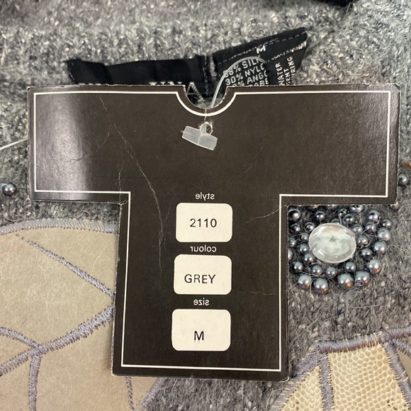 Vintage DeadStock UNO& UNA Silk Angora Rabbit Blend Beaded Leaf Accent Sweater - Picture 8 of 10